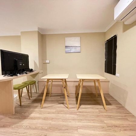 Yoshi Hotel - Tainan Station Branch Bagian luar foto
