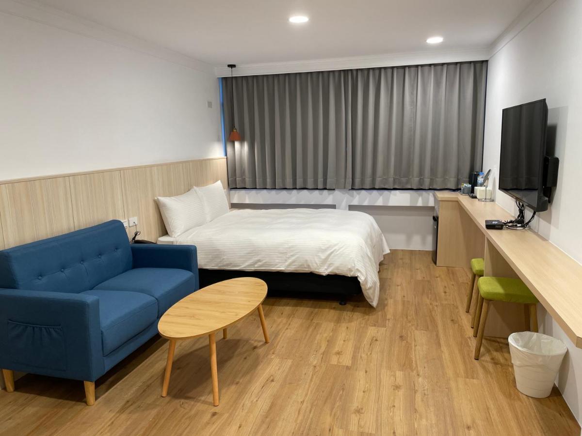Yoshi Hotel - Tainan Station Branch Bagian luar foto