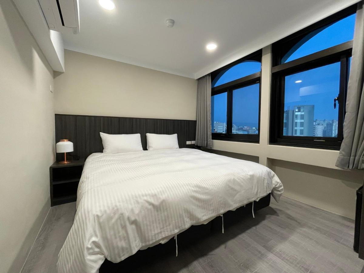 Yoshi Hotel - Tainan Station Branch Bagian luar foto