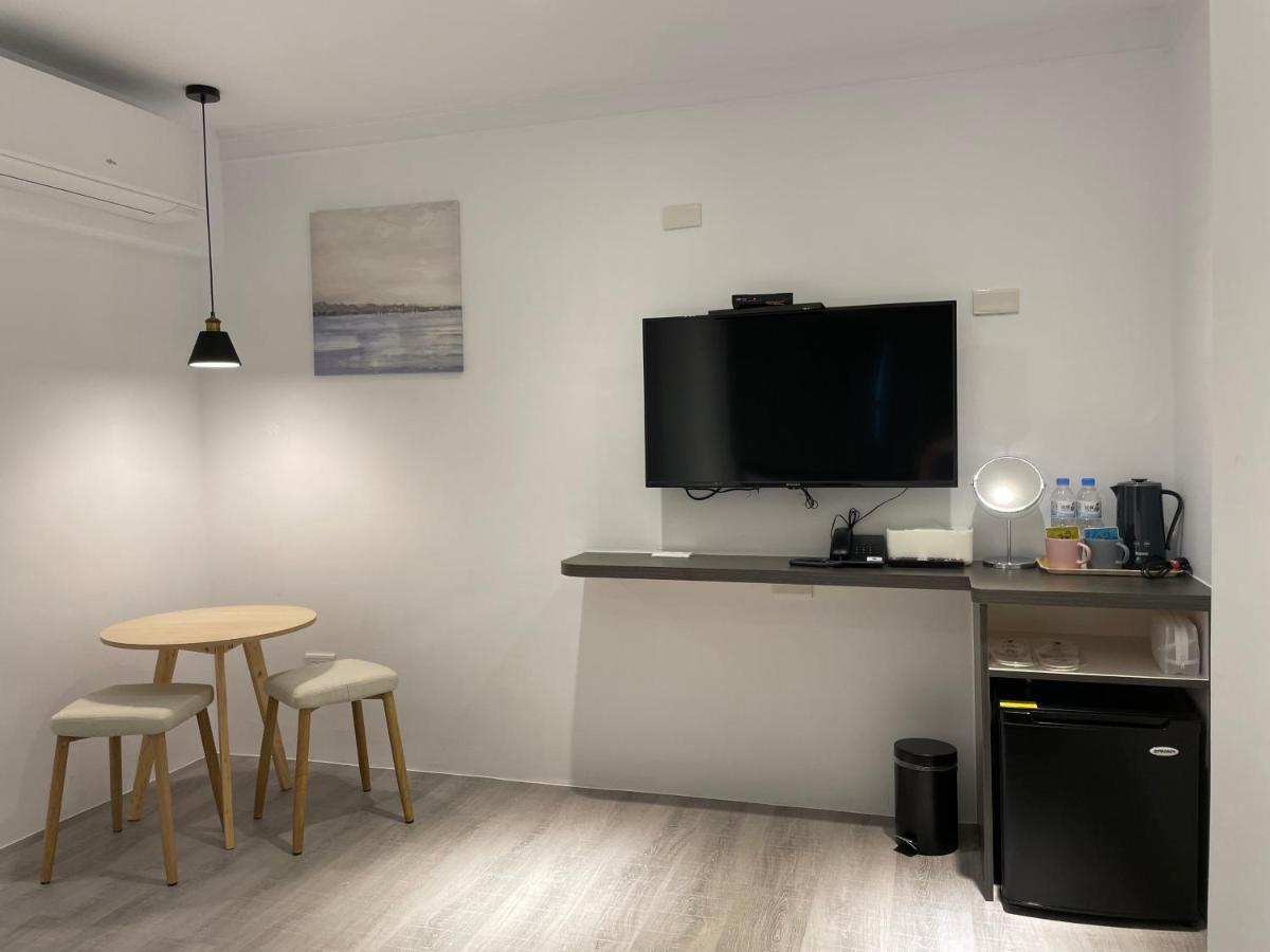 Yoshi Hotel - Tainan Station Branch Bagian luar foto