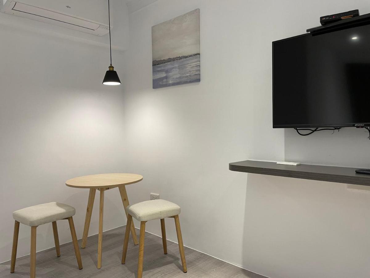Yoshi Hotel - Tainan Station Branch Bagian luar foto