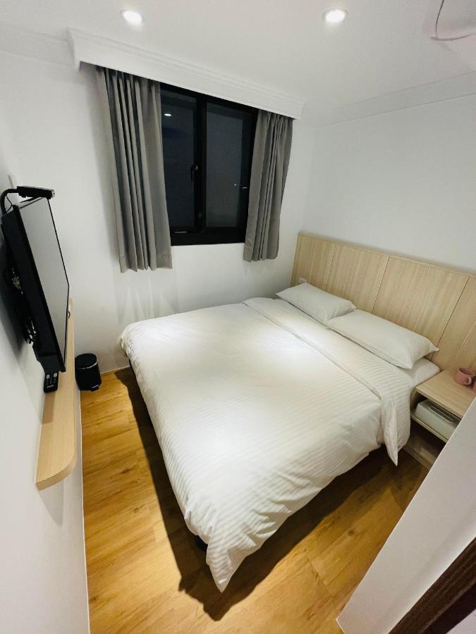Yoshi Hotel - Tainan Station Branch Bagian luar foto