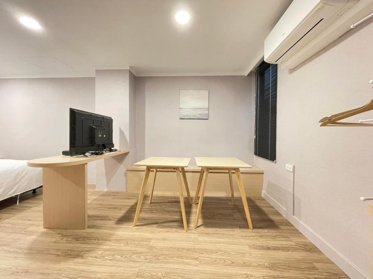 Yoshi Hotel - Tainan Station Branch Bagian luar foto