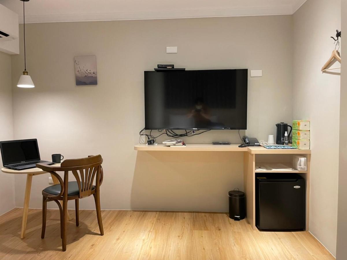 Yoshi Hotel - Tainan Station Branch Bagian luar foto