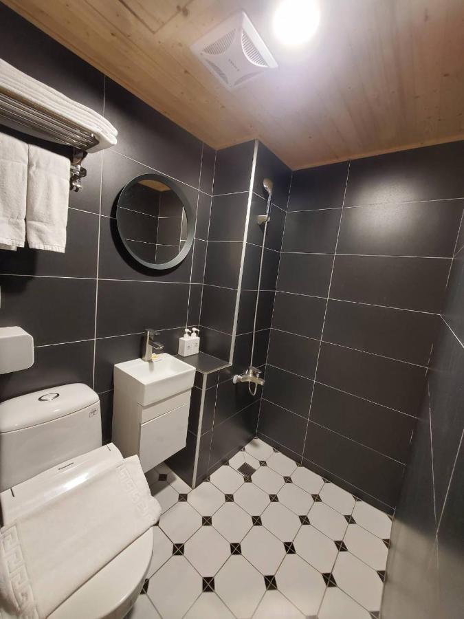 Yoshi Hotel - Tainan Station Branch Bagian luar foto
