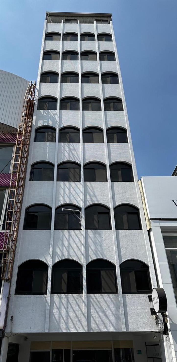 Yoshi Hotel - Tainan Station Branch Bagian luar foto